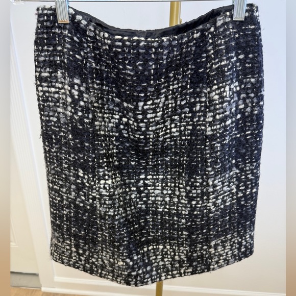 Weekend Max Mara Chic Black and White Tweed Skirt - Size 2 - Picture 3 of 5